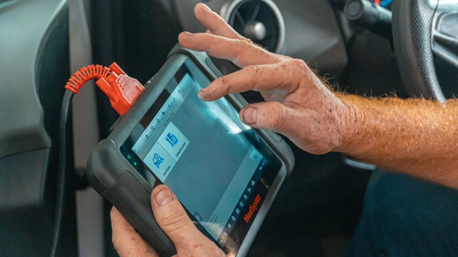 Auto Mechanic Services Ft Pierce Auto mechanic using a diagnostic scanner