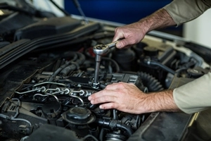 Auto Mechanic Services Ft Pierce Auto technician using a ratchet